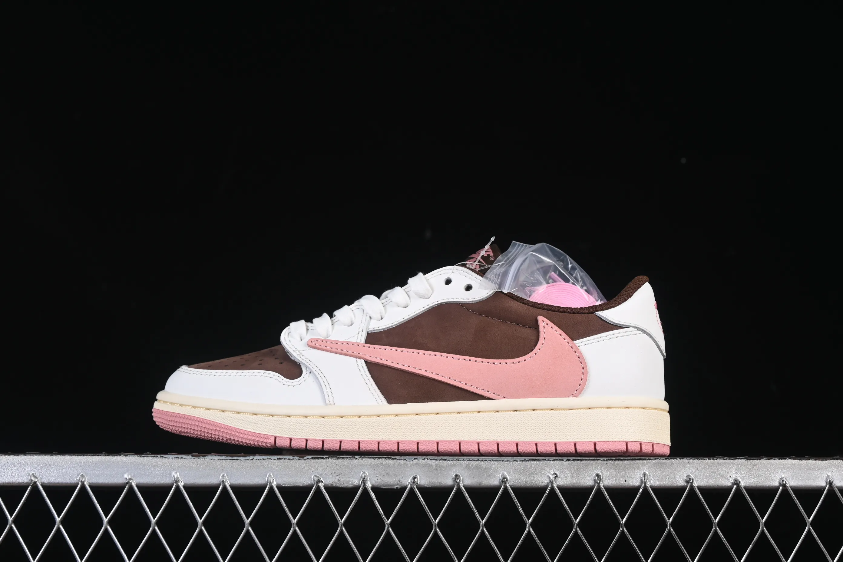 All categories Air Jordan Jordan series basketball shoes Air Jordan 1 Low foreign trade version Travis Scott x Air Jordan 1 Low OG AJ1 Joe 1 pink undercut low top DZ4137-206